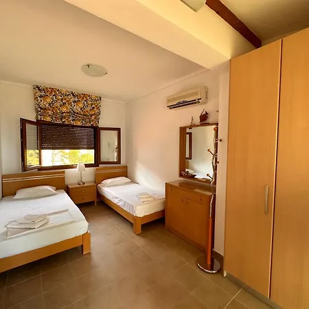 Athina Country house *